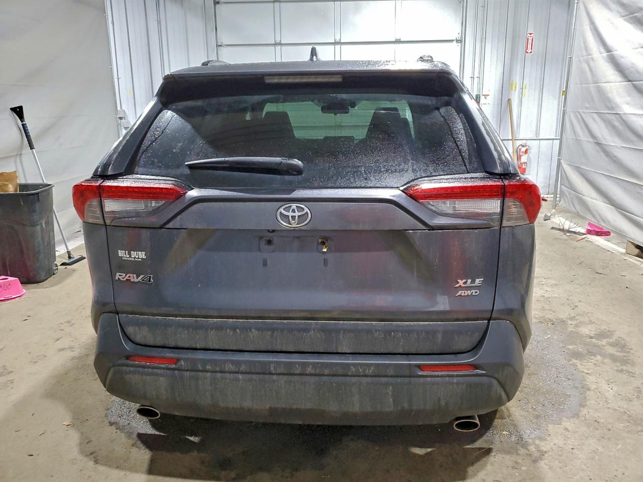 2019 TOYOTA RAV4 XLE photo 6