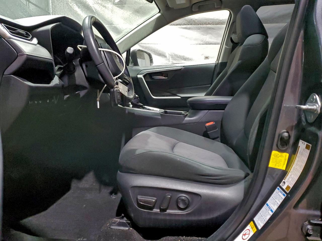 2019 TOYOTA RAV4 XLE photo 7