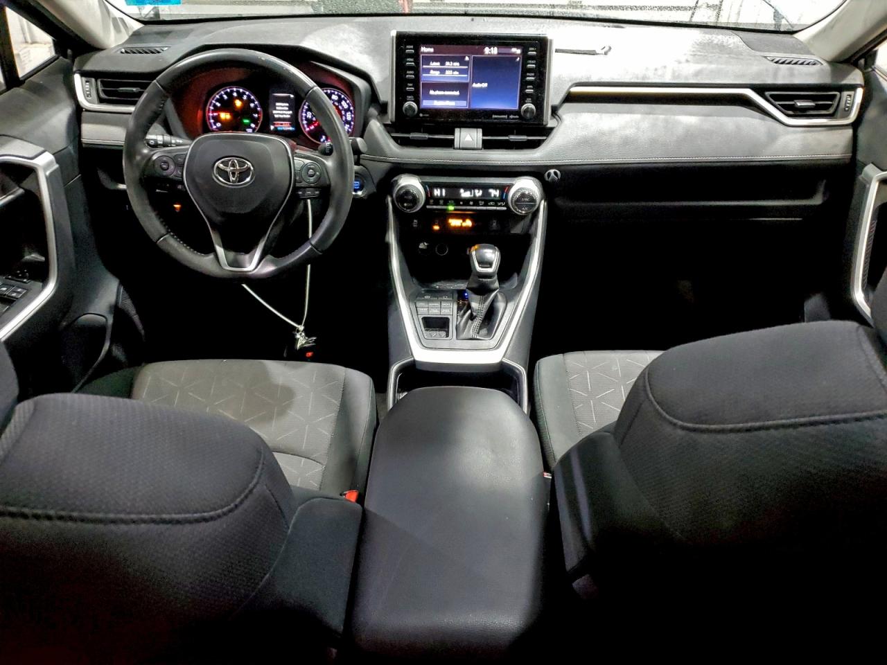 2019 TOYOTA RAV4 XLE photo 8