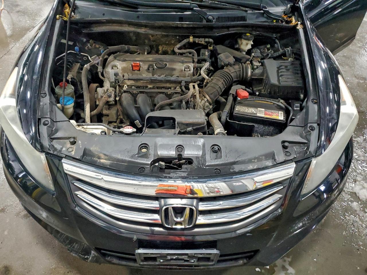 2011 HONDA ACCORD LX photo 11