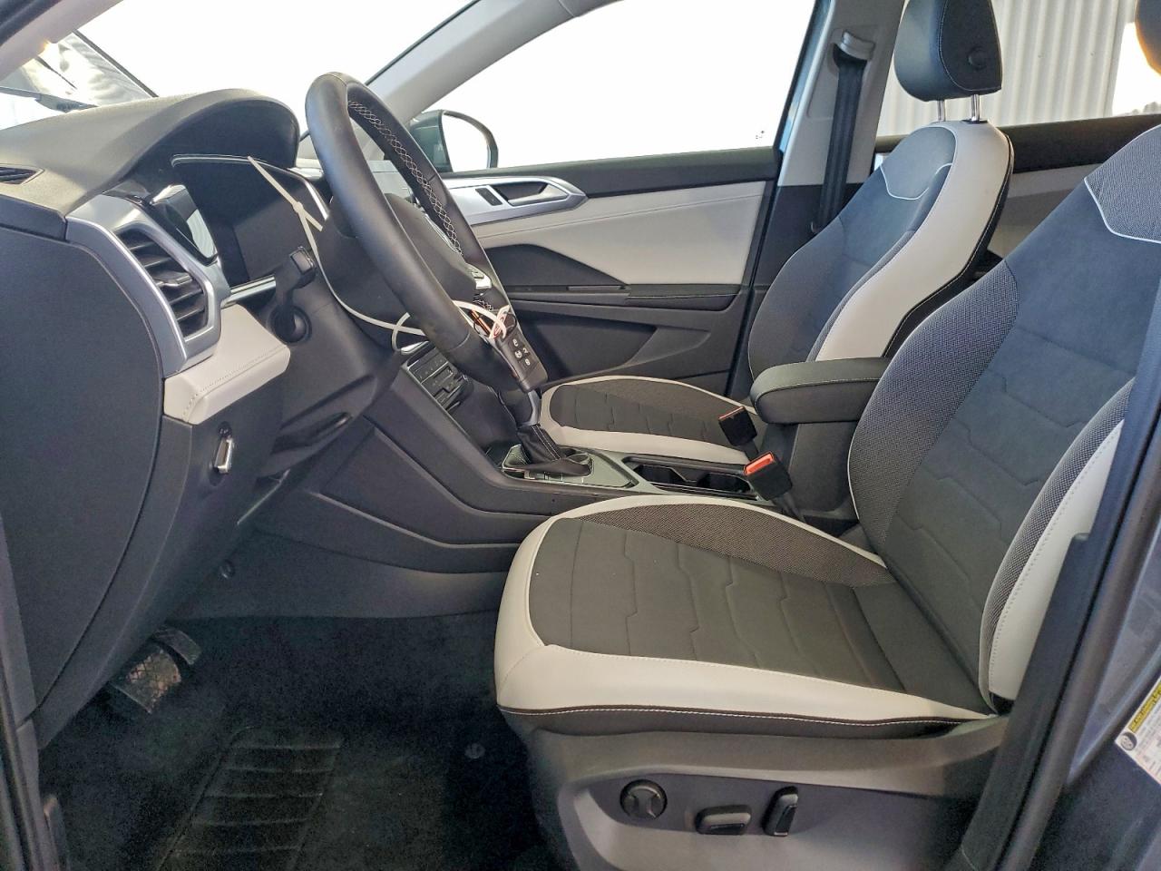 2026 VOLKSWAGEN TAOS SE photo 7