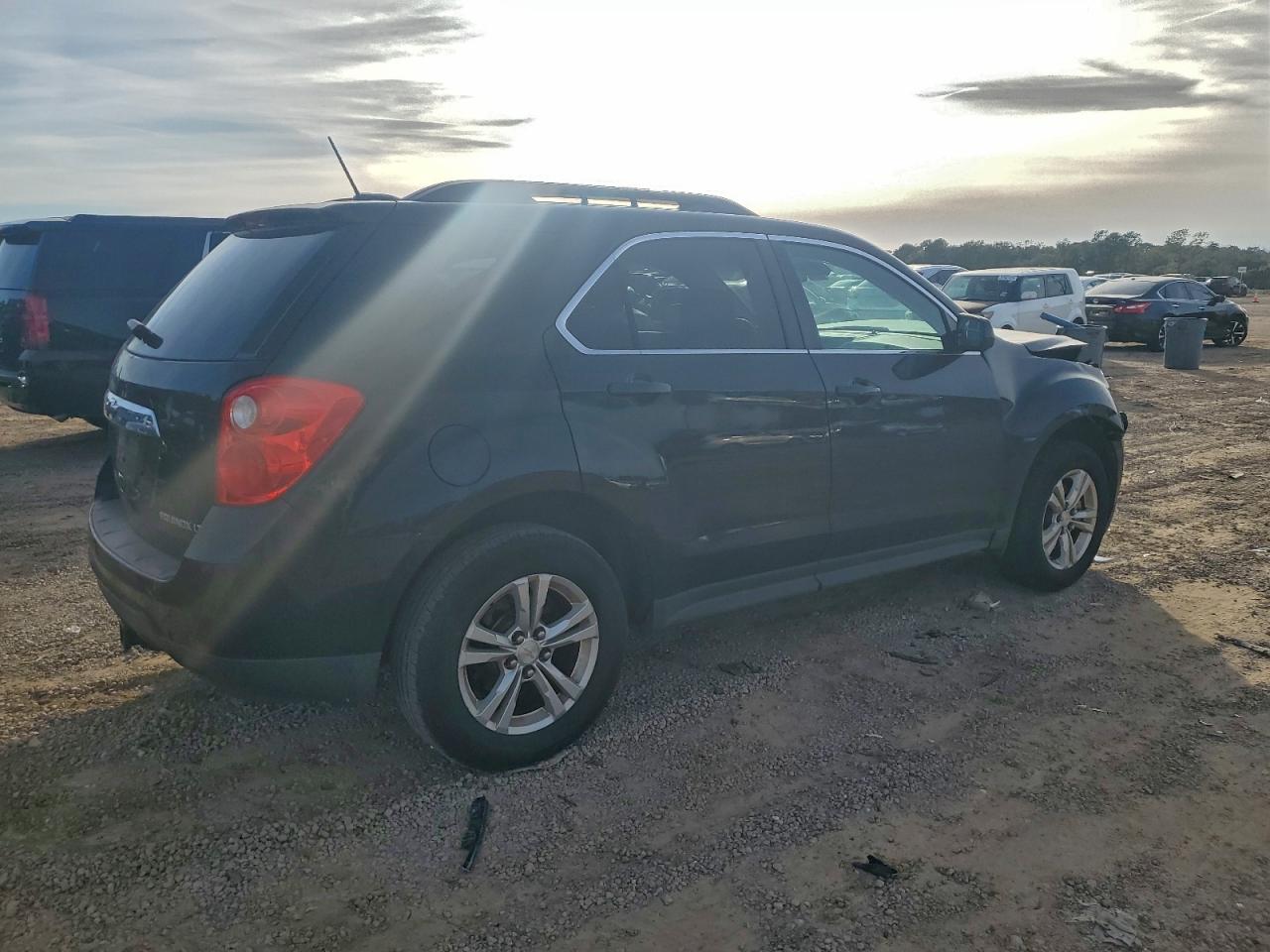 2015 CHEVROLET EQUINOX LT photo 3