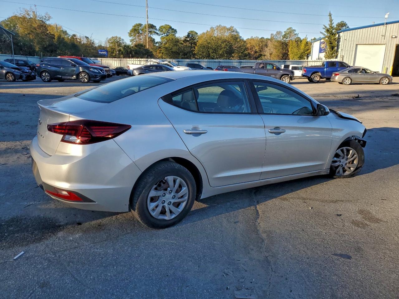 2019 HYUNDAI ELANTRA SE photo 5