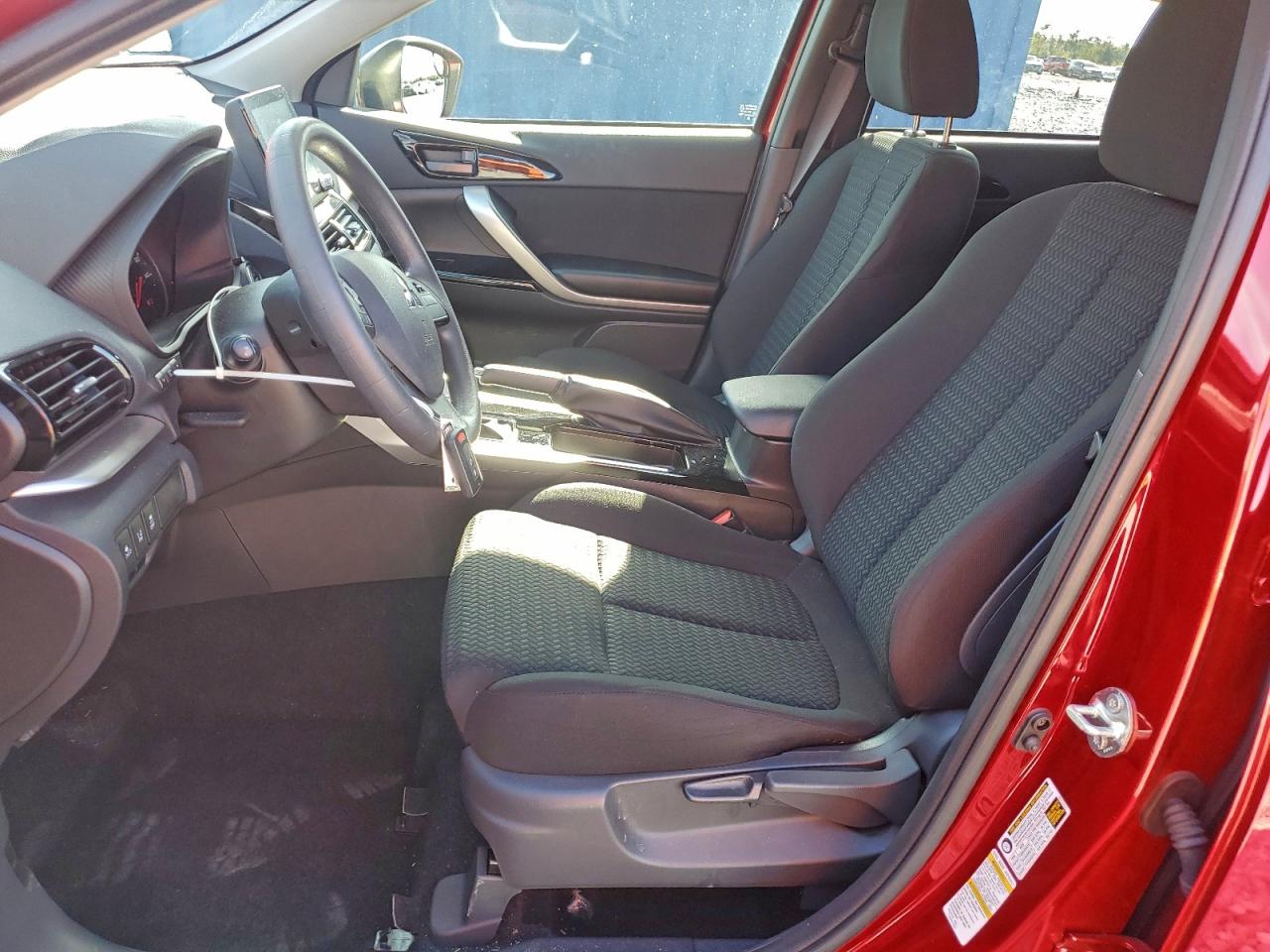 2025 MITSUBISHI ECLIPSE CROSS LE photo 7