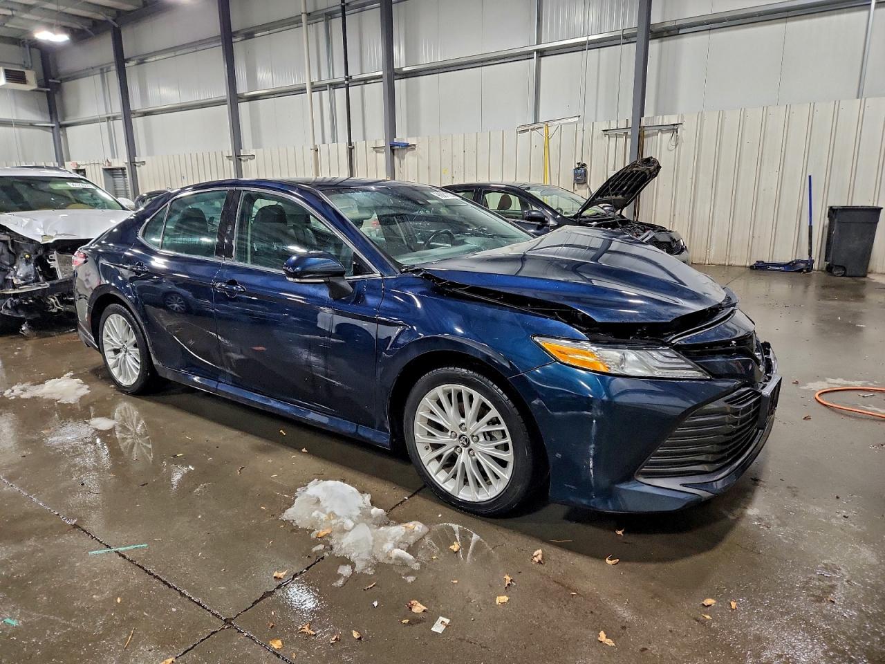 2019 TOYOTA CAMRY L photo 4
