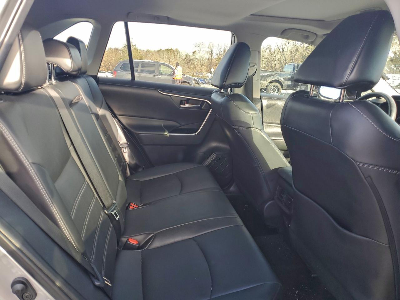 2021 TOYOTA RAV4 XLE PREMIUM photo 11