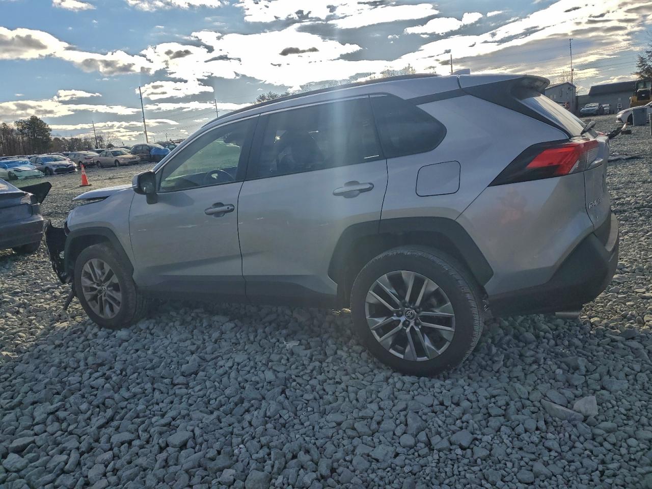 2021 TOYOTA RAV4 XLE PREMIUM photo 2