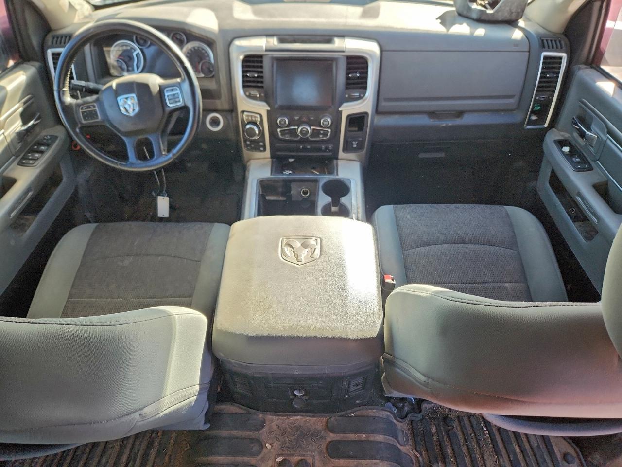 2015 RAM 1500 SLT photo 8
