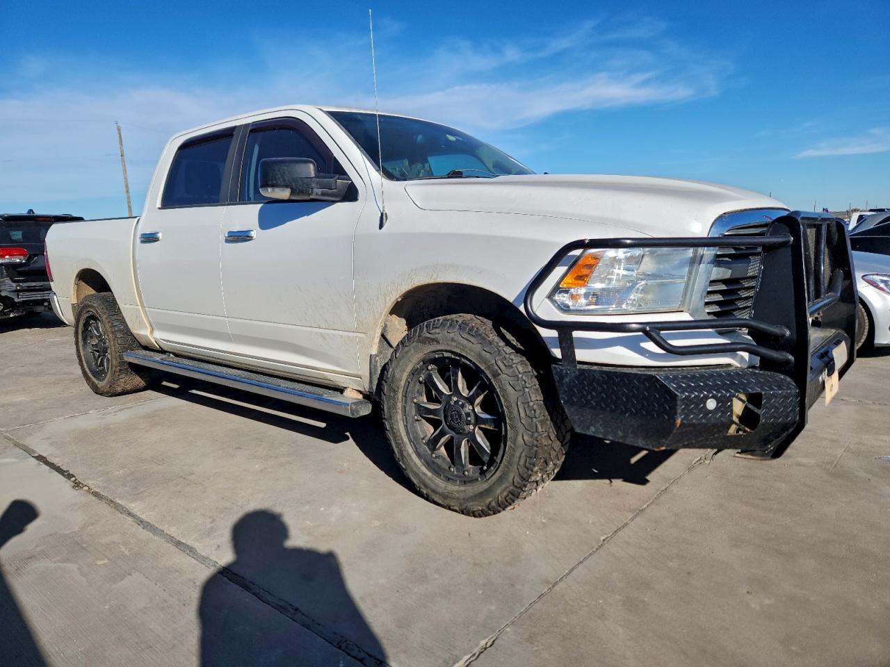 2015 RAM 1500 SLT photo 4
