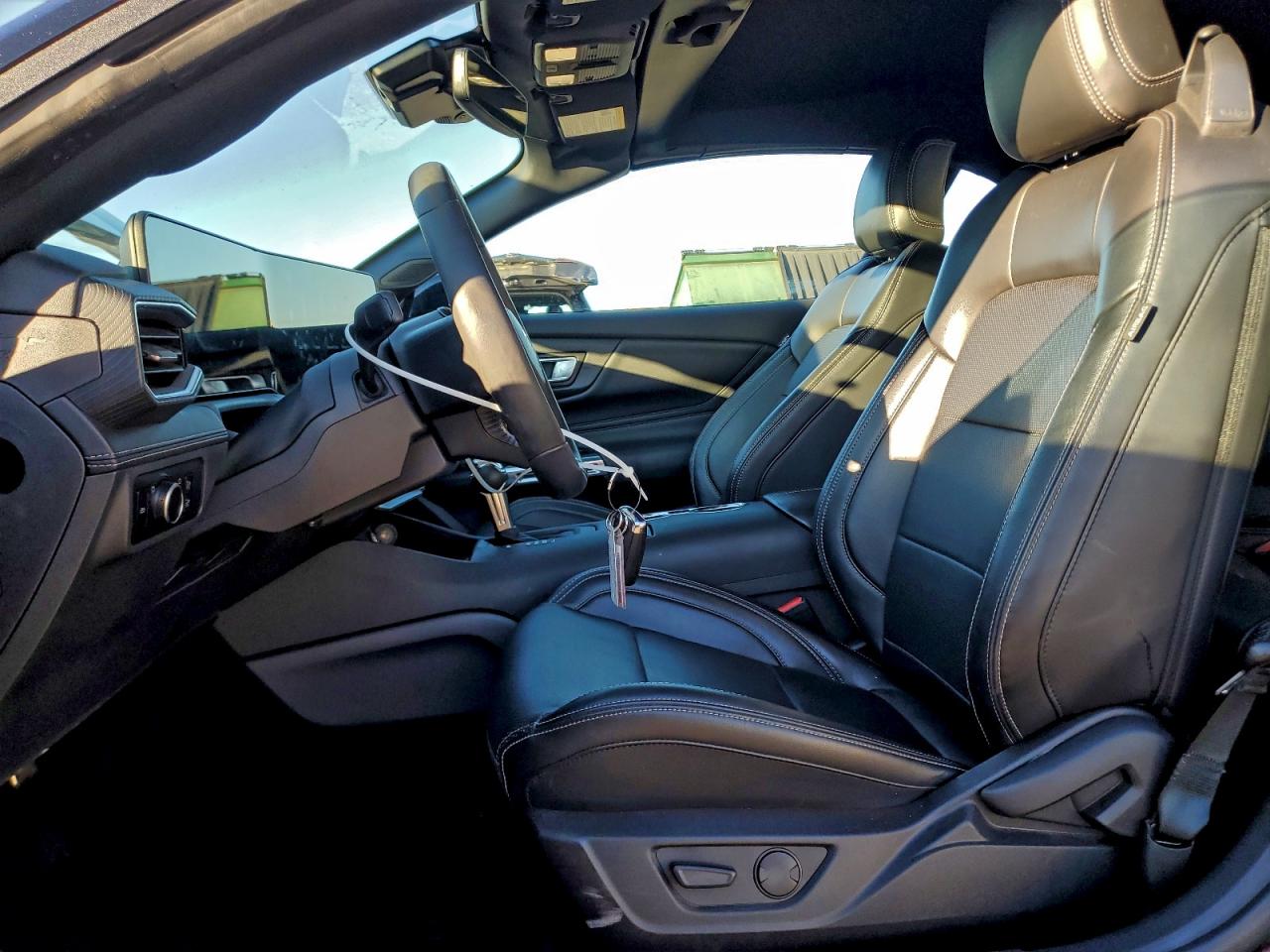 2025 FORD MUSTANG photo 7