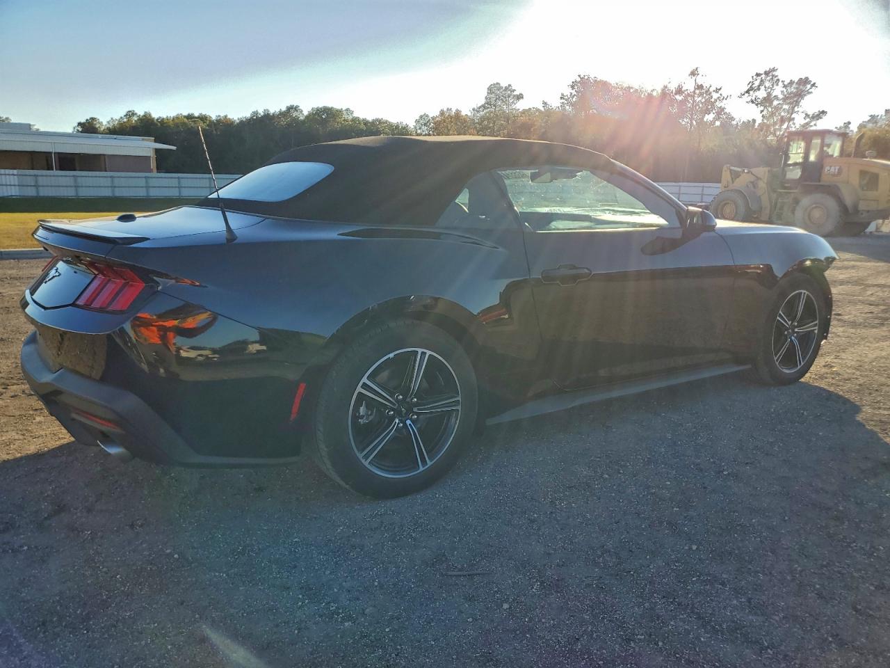 2025 FORD MUSTANG photo 3