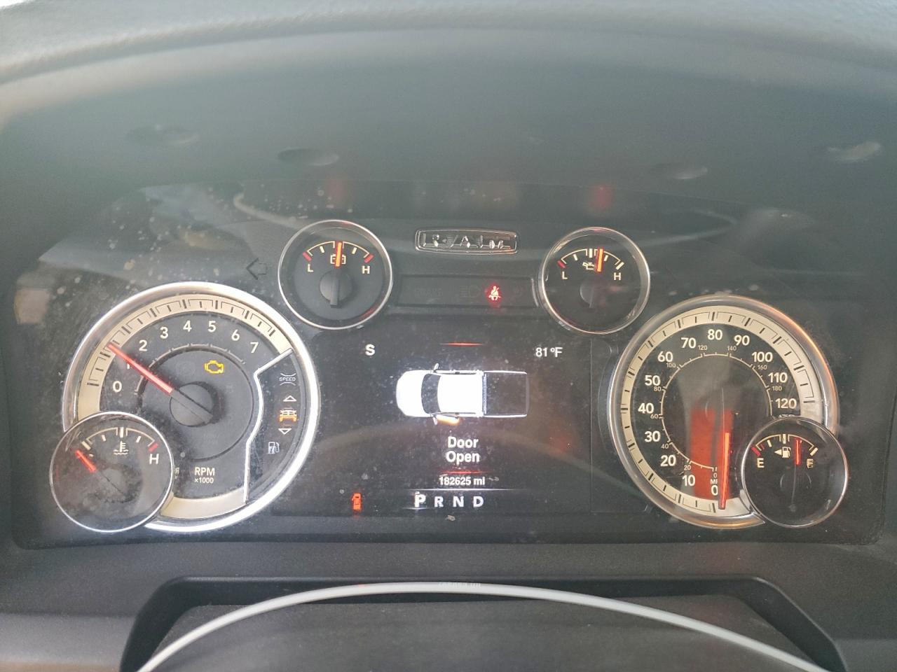 2016 RAM 1500 SLT photo 9
