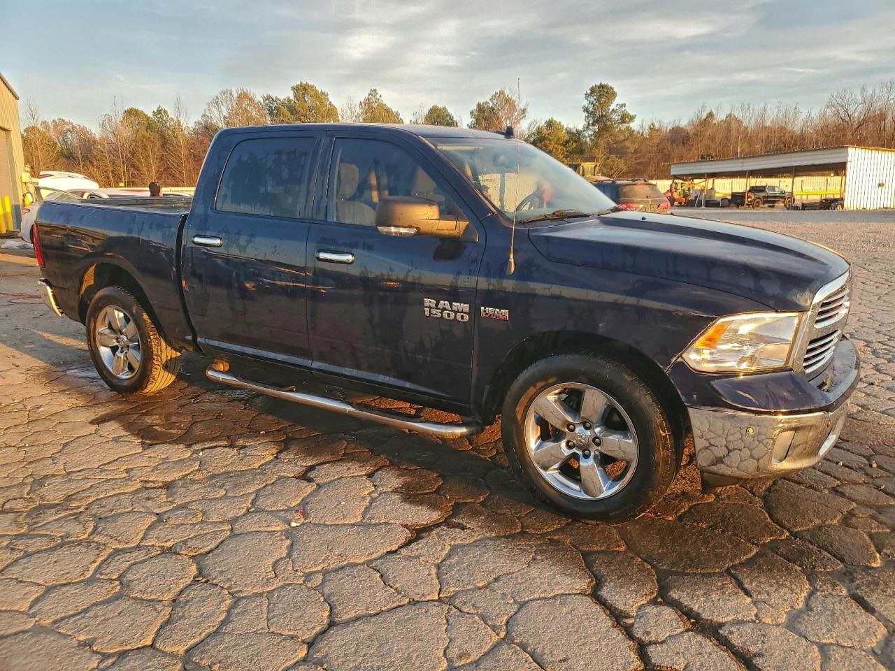 2016 RAM 1500 SLT photo 4