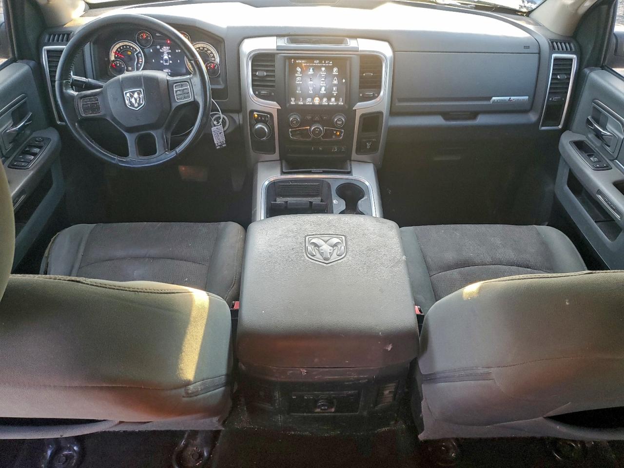 2016 RAM 1500 SLT photo 8