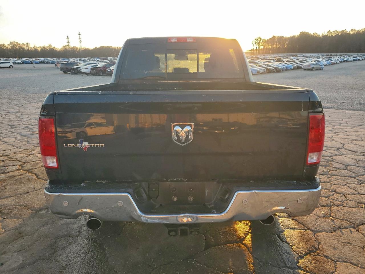 2016 RAM 1500 SLT photo 6