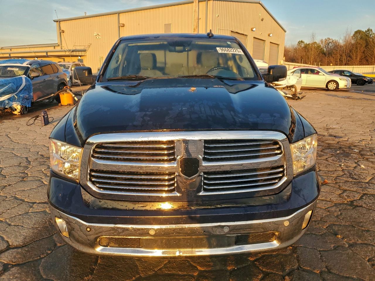 2016 RAM 1500 SLT photo 5