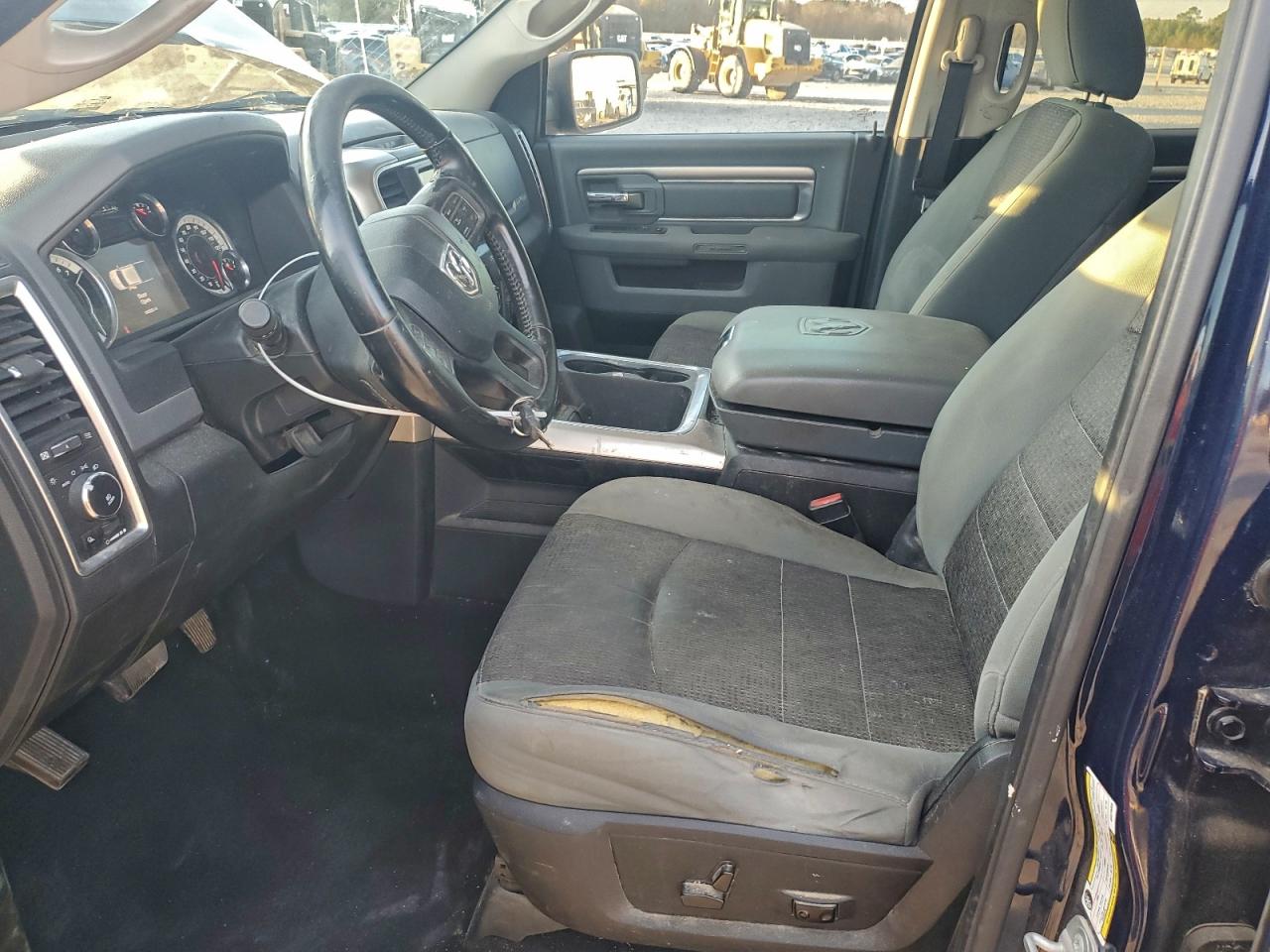 2016 RAM 1500 SLT photo 7