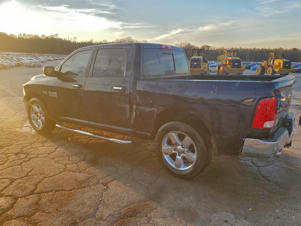 2016 RAM 1500 SLT photo 2
