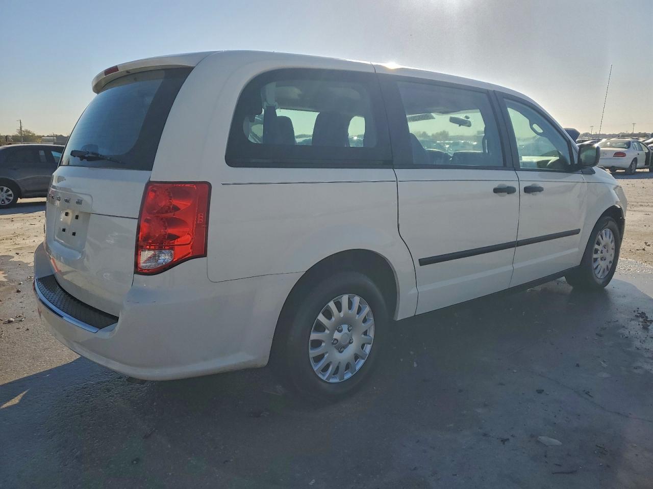 2013 DODGE GRAND CARAVAN SE photo 3