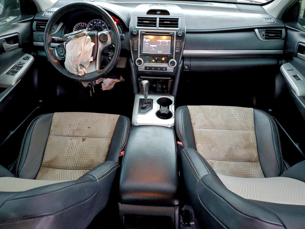 2014 TOYOTA CAMRY L photo 8