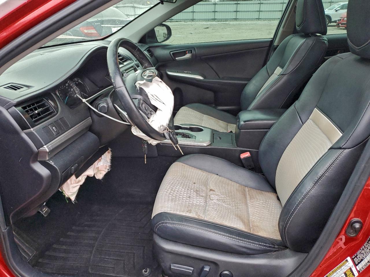 2014 TOYOTA CAMRY L photo 7