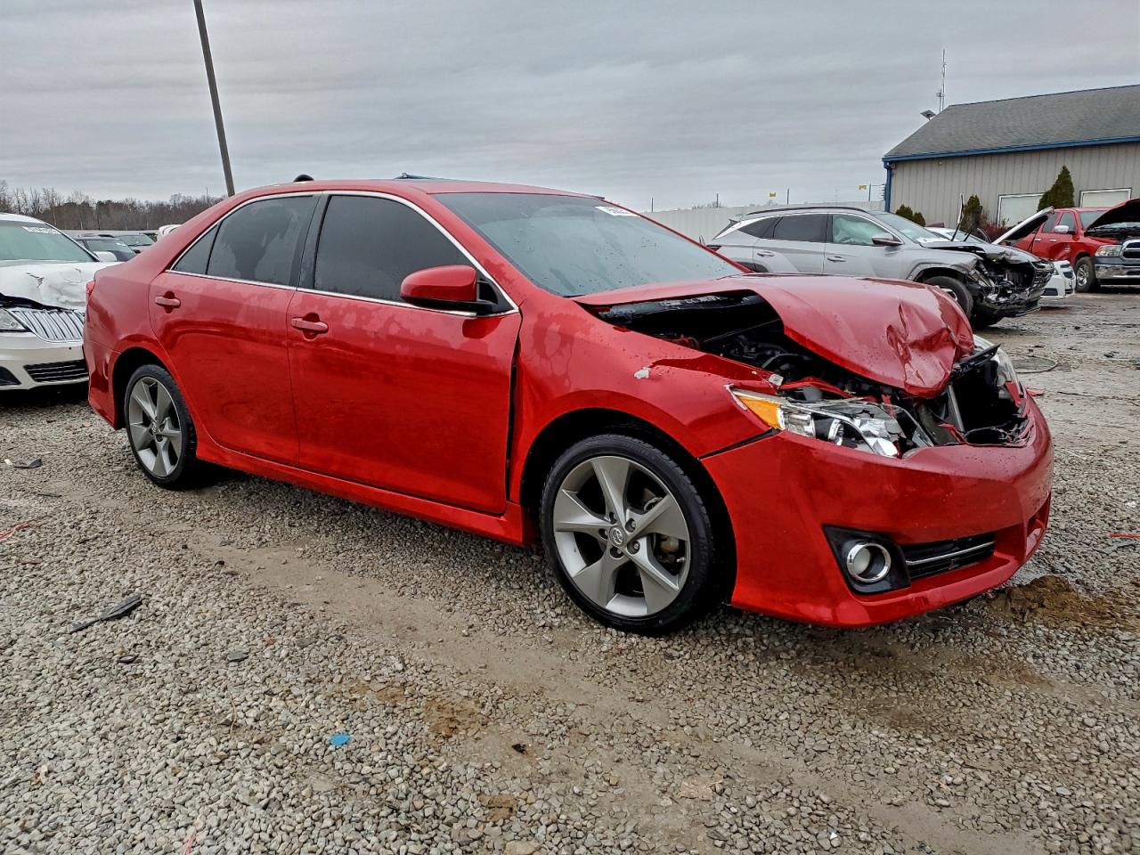 2014 TOYOTA CAMRY L photo 4