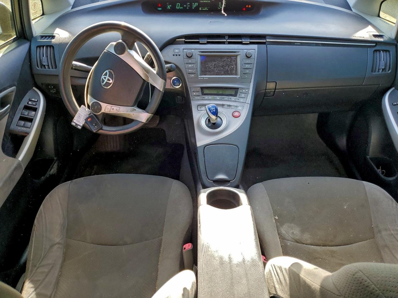 2013 TOYOTA PRIUS photo 8