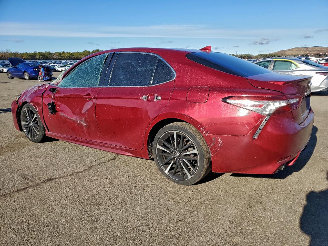 2018 TOYOTA CAMRY XSE photo 2