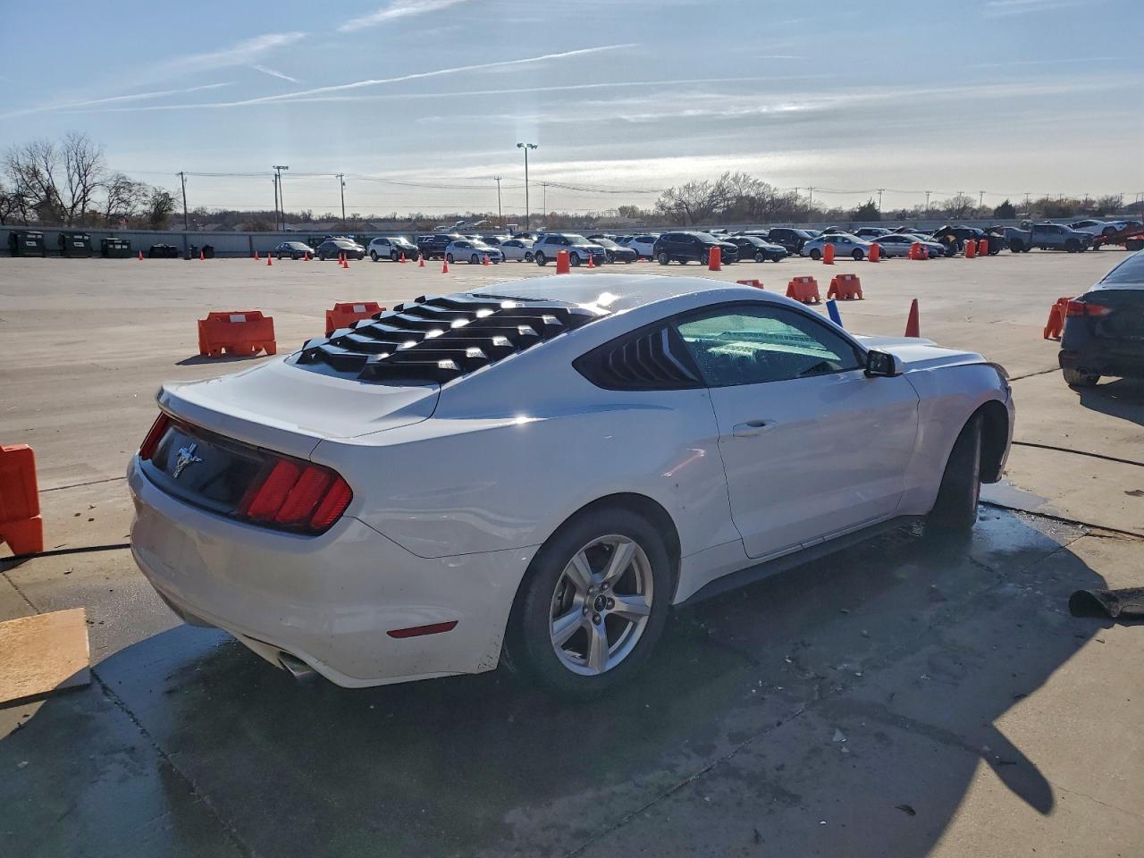 2017 FORD MUSTANG photo 3
