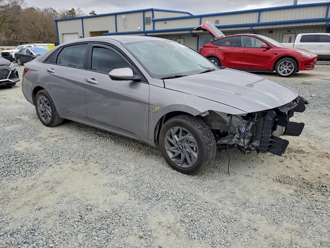 2025 HYUNDAI ELANTRA BLUE photo 4
