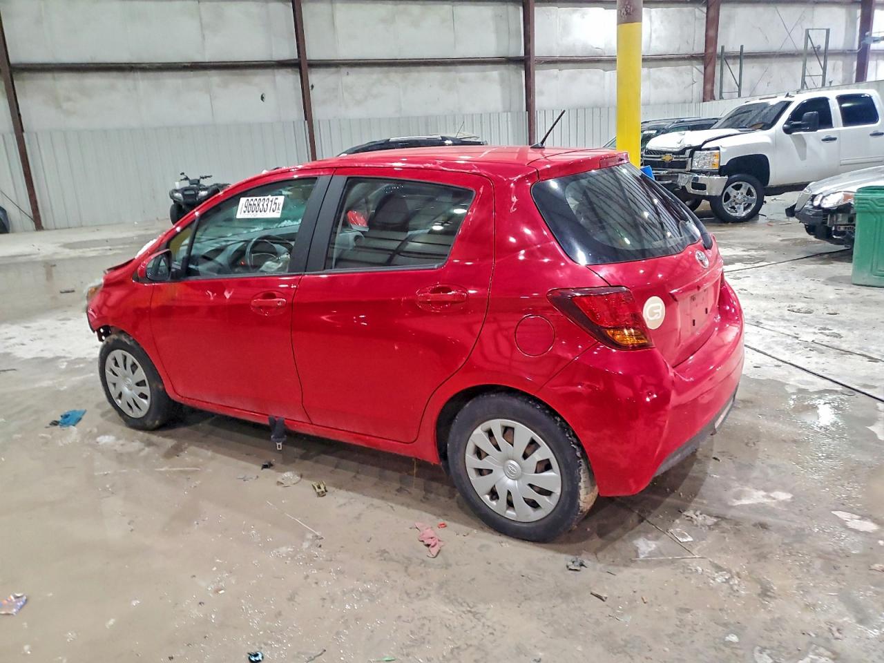 2015 TOYOTA YARIS photo 2
