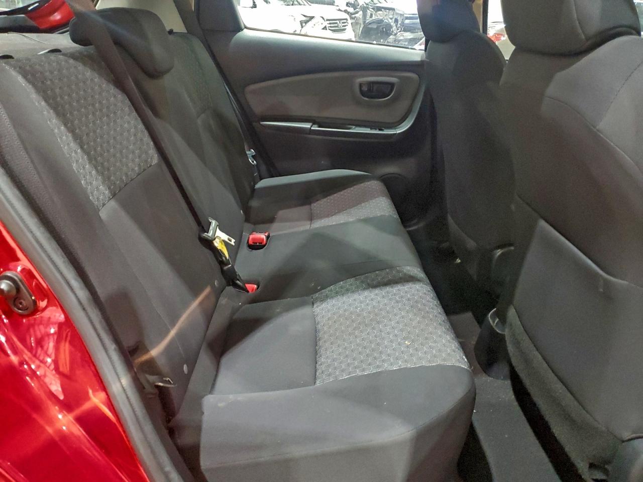 2015 TOYOTA YARIS photo 10