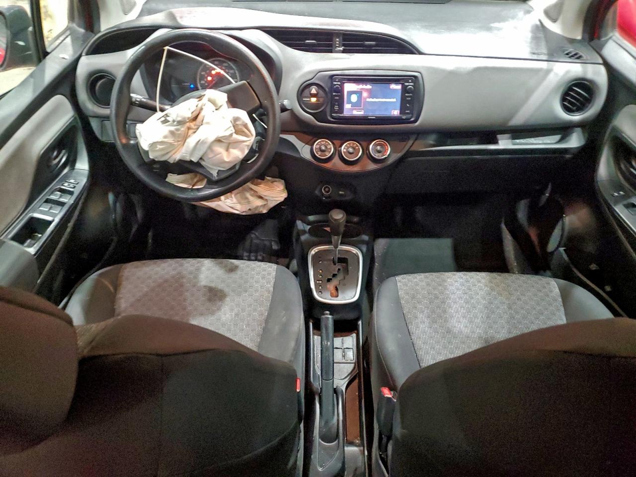 2015 TOYOTA YARIS photo 8