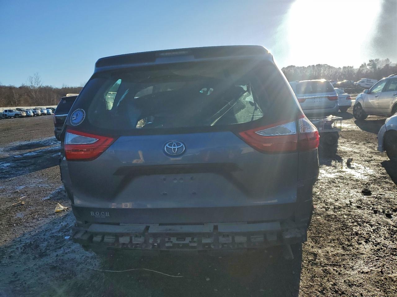 2016 TOYOTA SIENNA photo 6