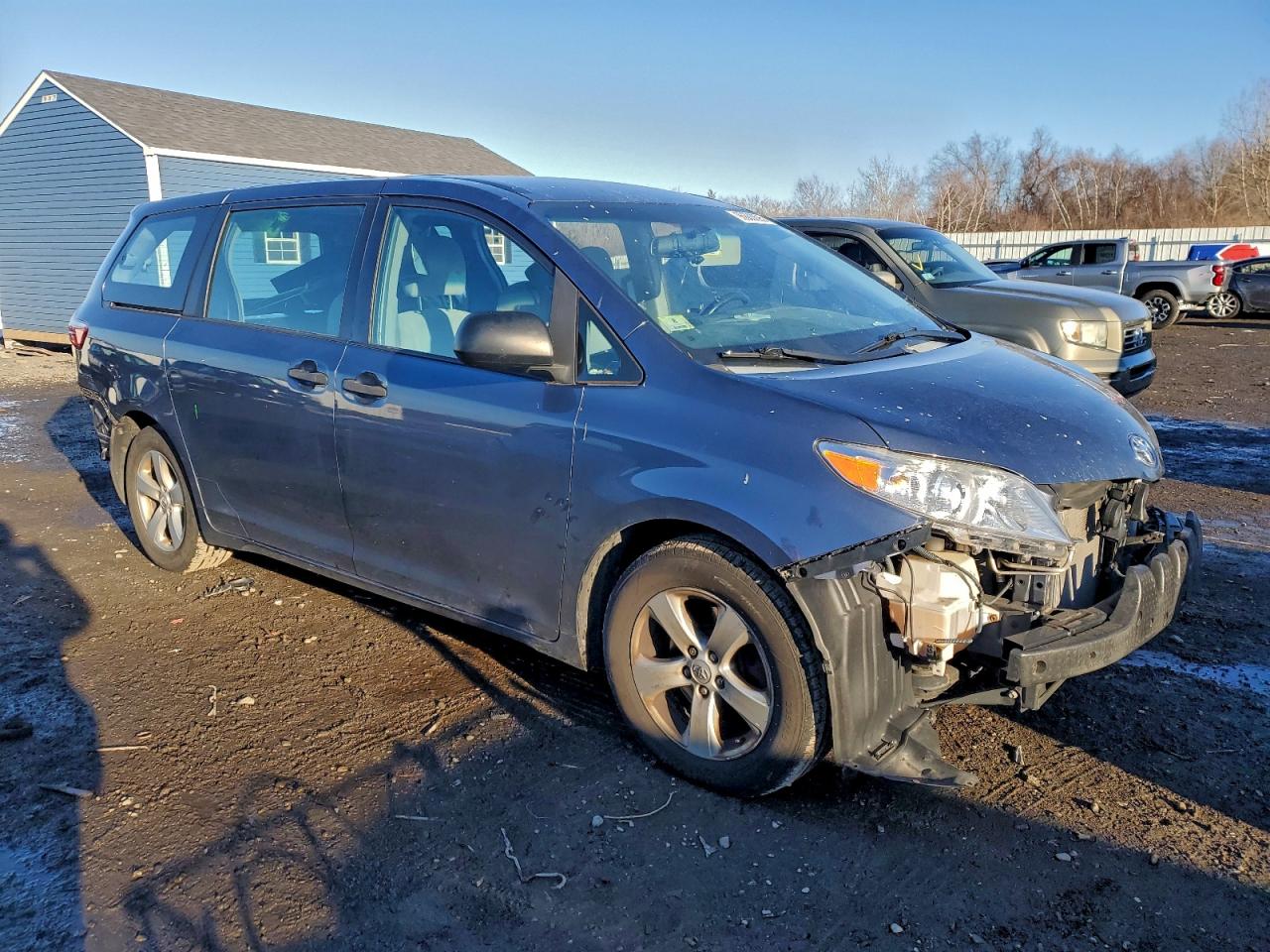 2016 TOYOTA SIENNA photo 4