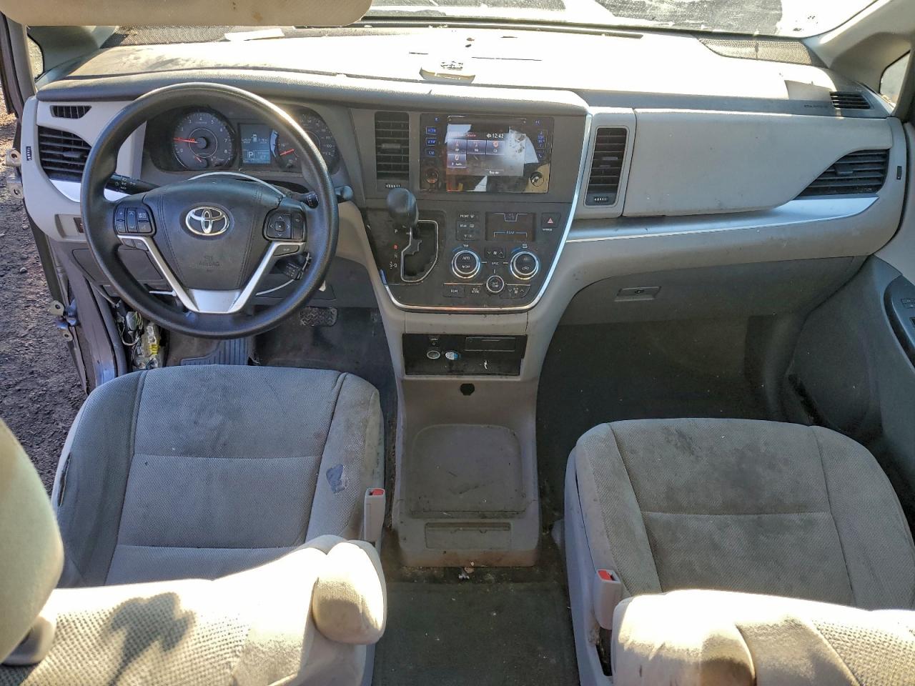 2016 TOYOTA SIENNA photo 8