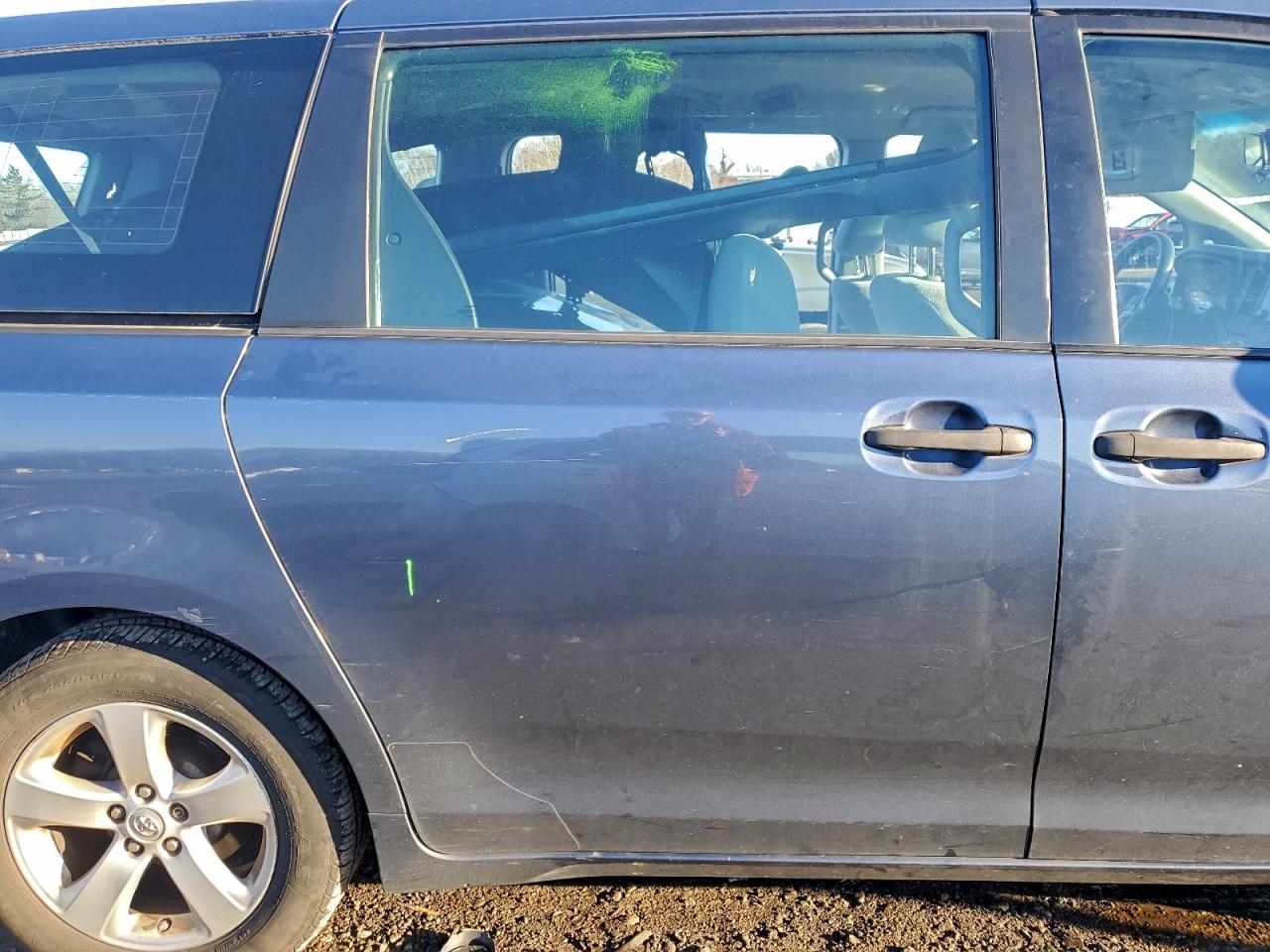 2016 TOYOTA SIENNA photo 11