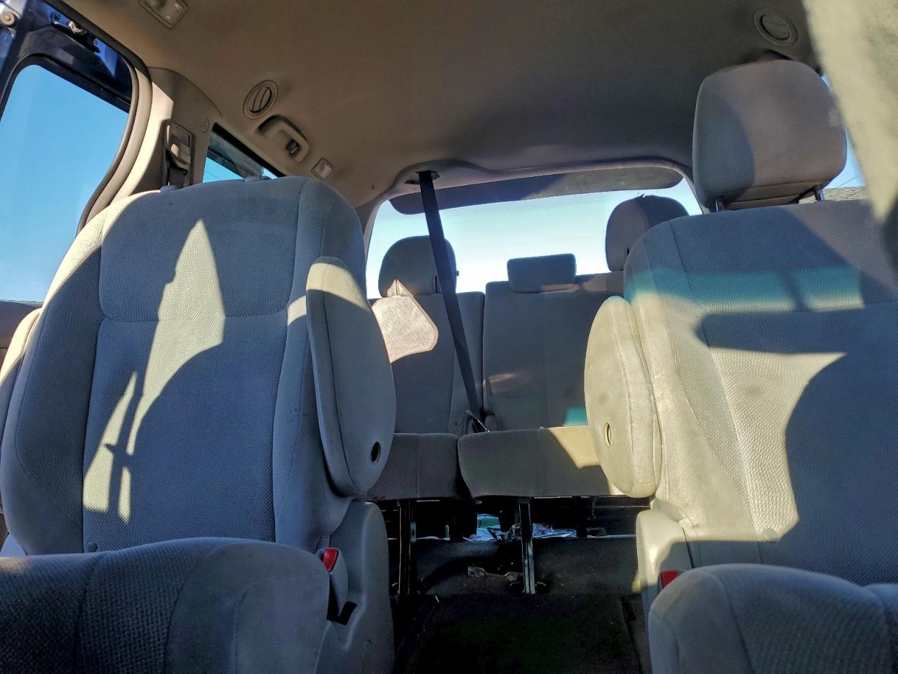 2016 TOYOTA SIENNA photo 10