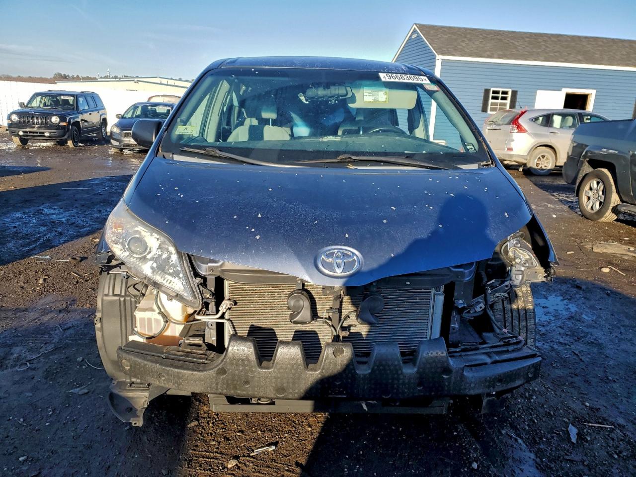 2016 TOYOTA SIENNA photo 5