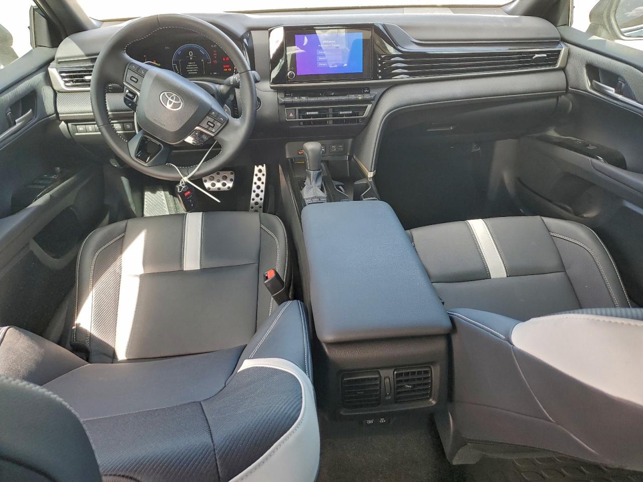 2025 TOYOTA CAMRY XSE photo 8