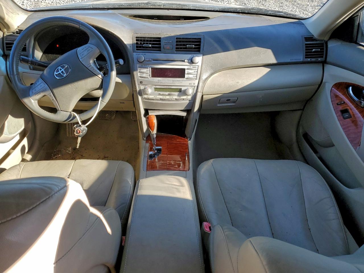 2011 TOYOTA CAMRY SE photo 8