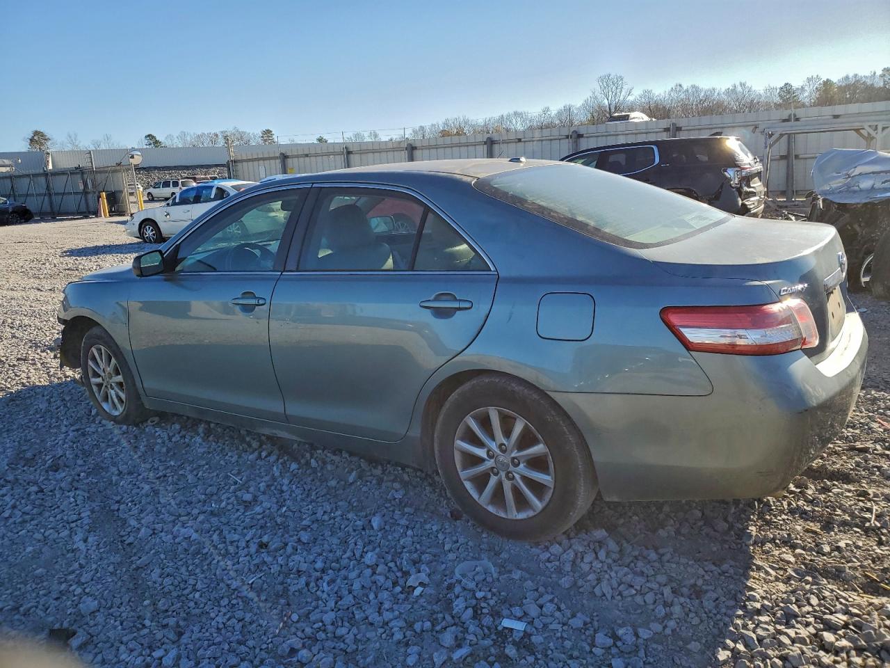 2011 TOYOTA CAMRY SE photo 2