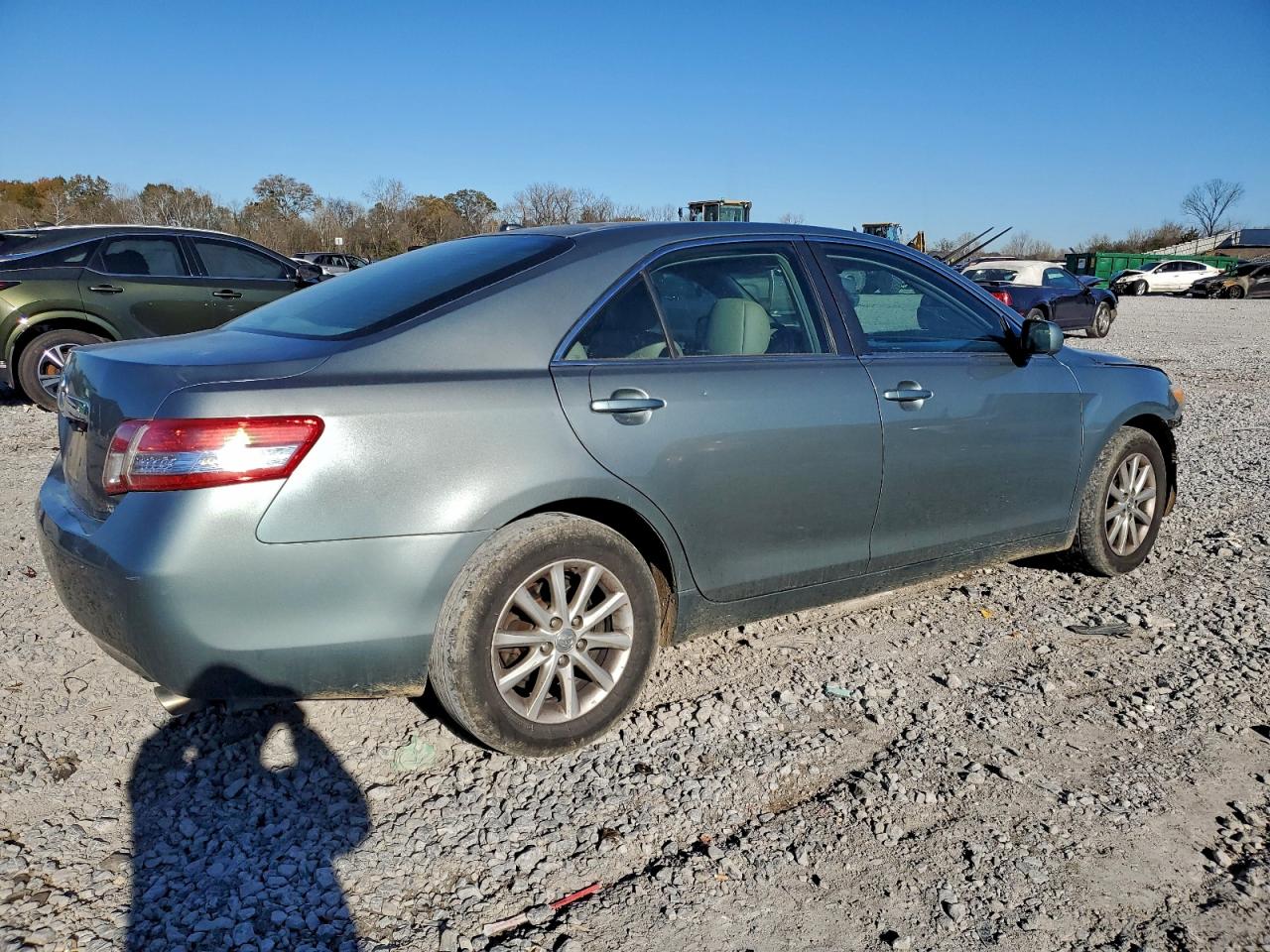 2011 TOYOTA CAMRY SE photo 3