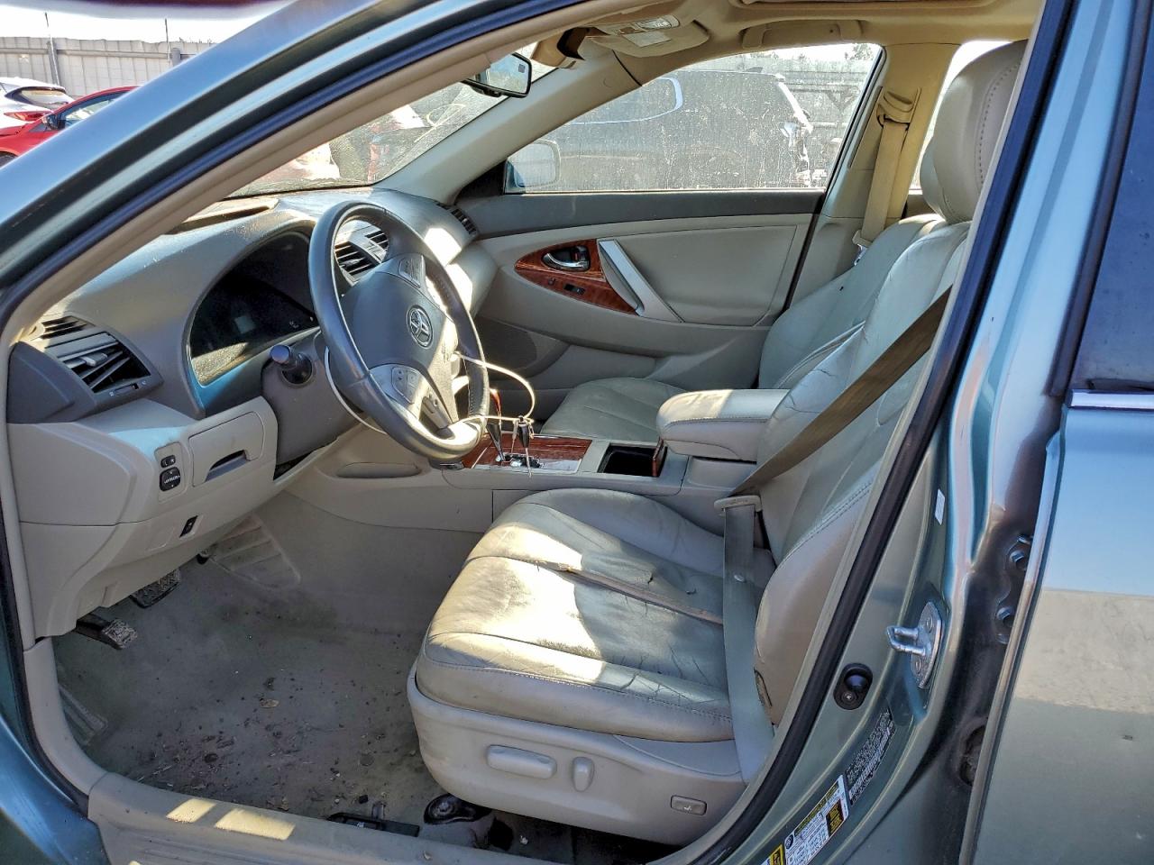 2011 TOYOTA CAMRY SE photo 7