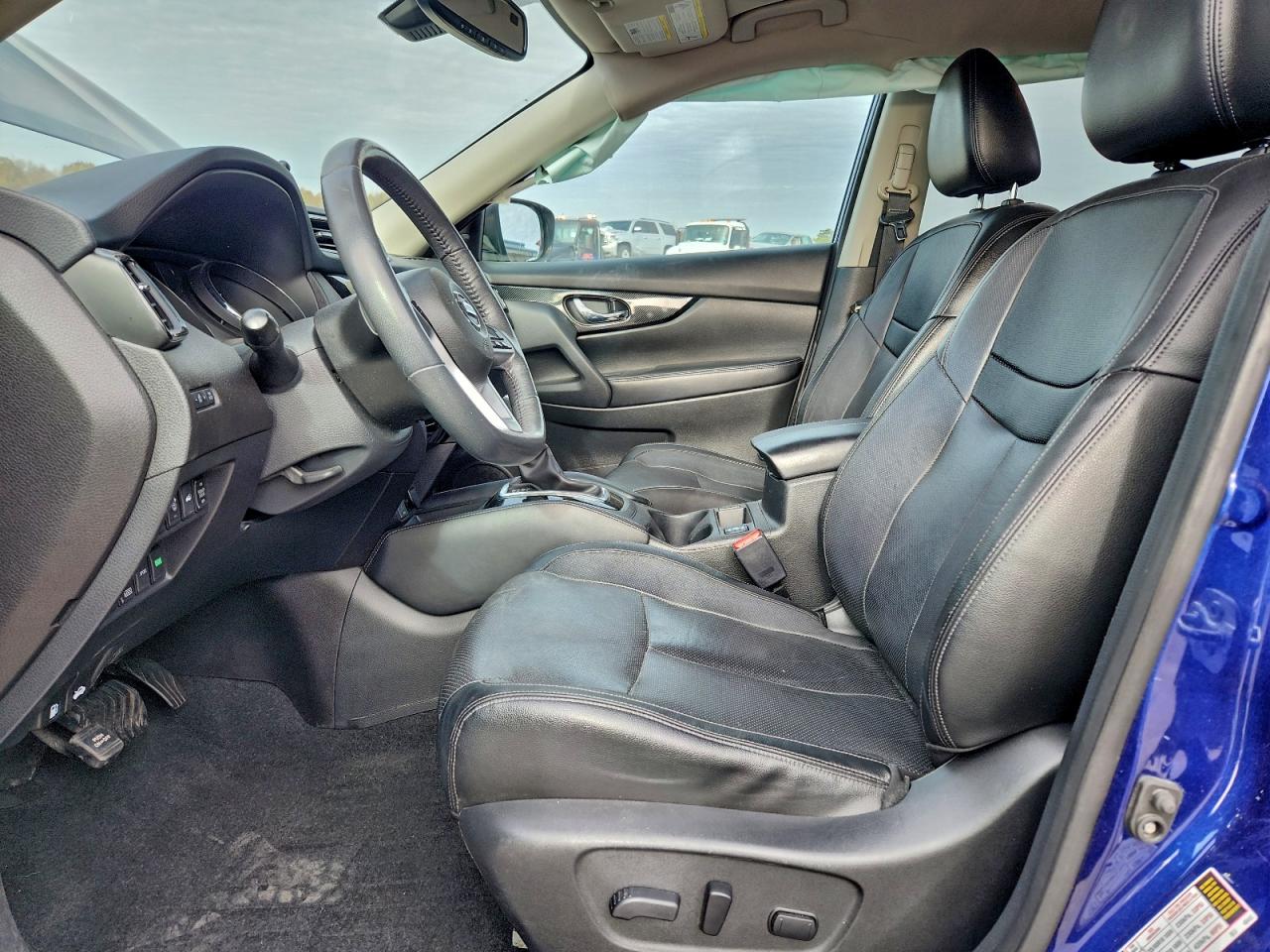 2017 NISSAN ROGUE SV photo 7