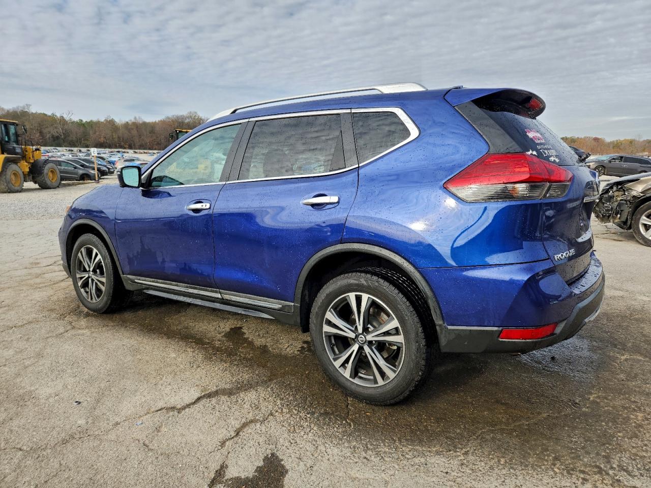 2017 NISSAN ROGUE SV photo 2
