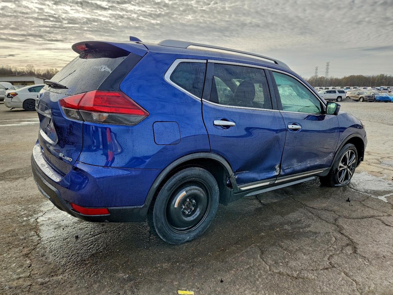 2017 NISSAN ROGUE SV photo 3