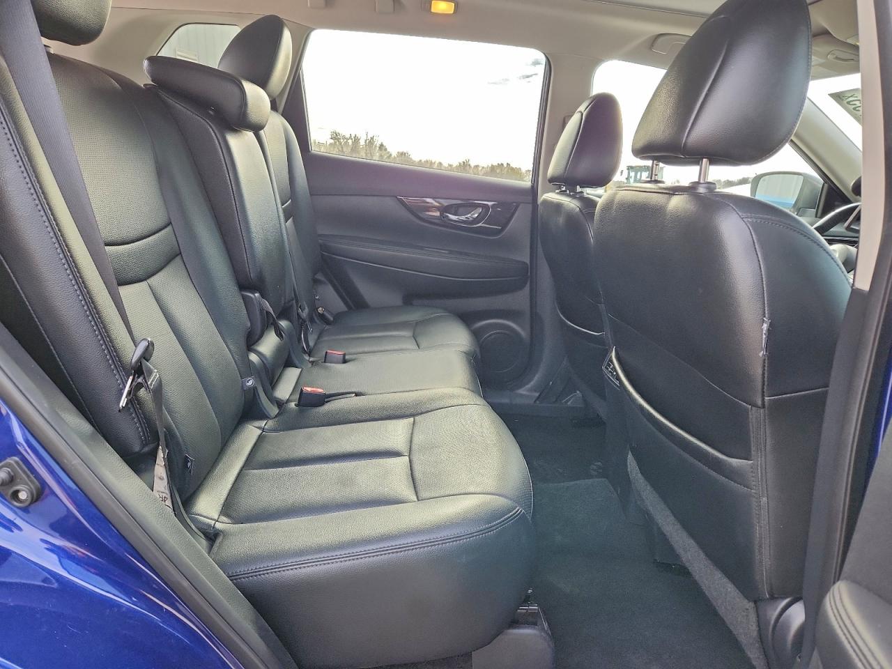 2017 NISSAN ROGUE SV photo 11