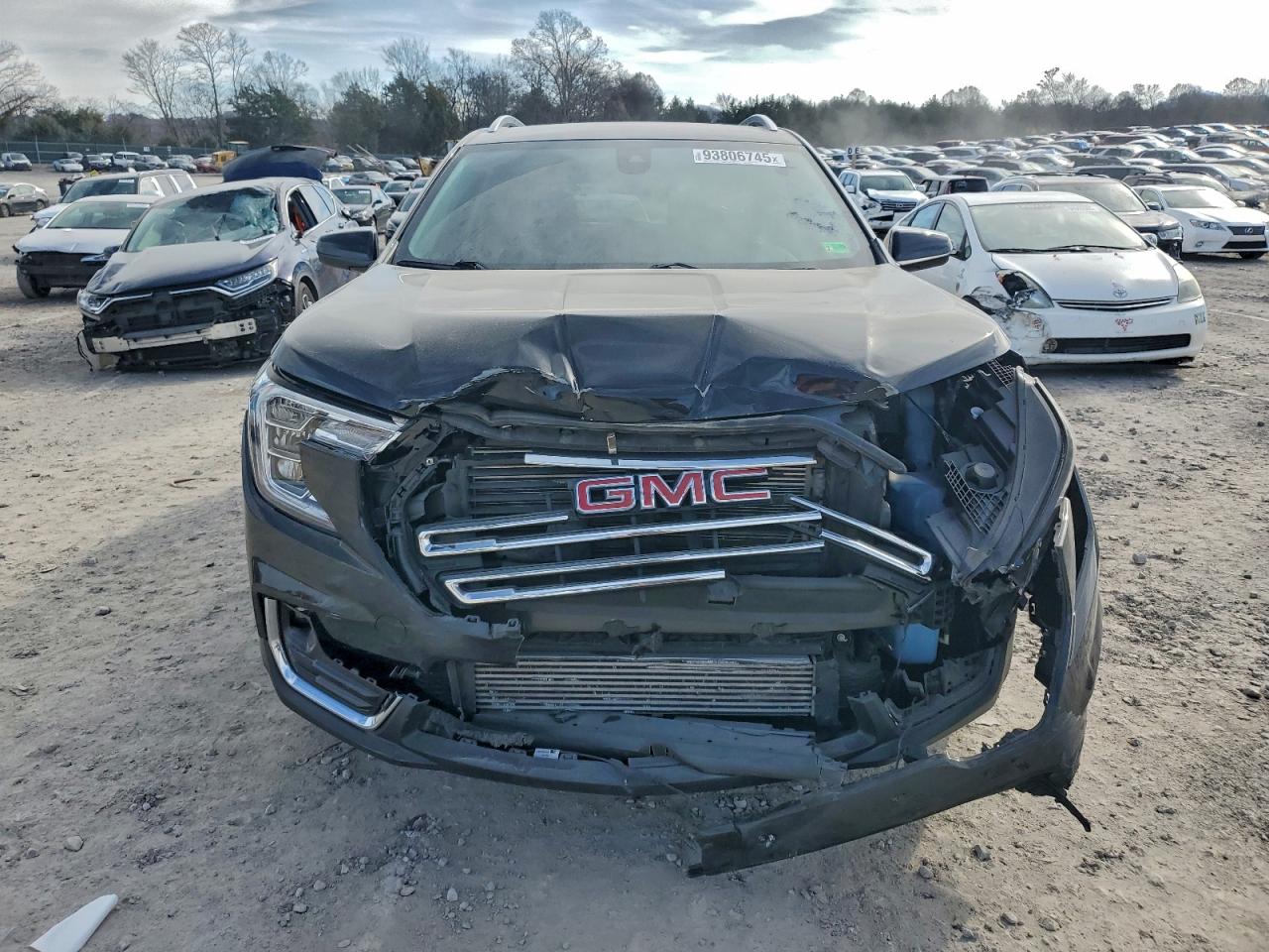 2024 GMC TERRAIN SLT photo 5