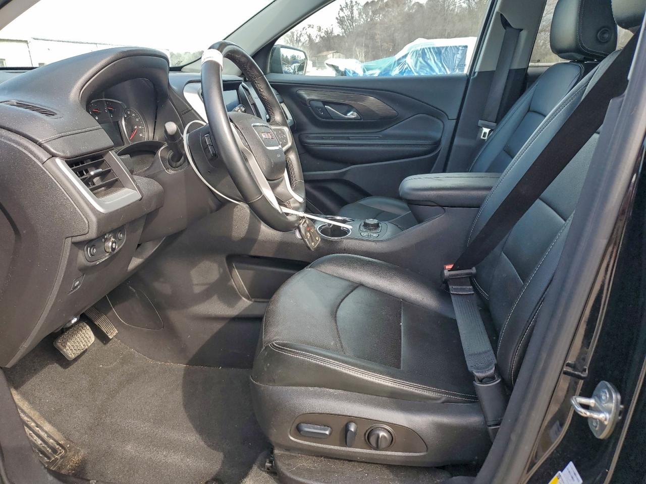 2024 GMC TERRAIN SLT photo 7